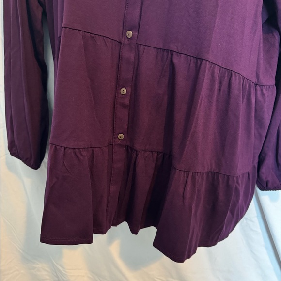 Wonderly Plus Size Tiered Tunic. Purple. Size 4X. V neck w/Buttons. Long sleeve - Picture 5 of 6